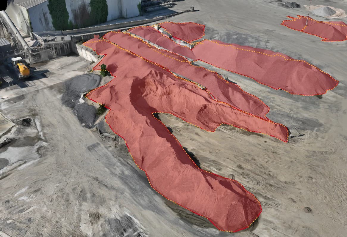 Orthophoto et modèle 3D d'un stock de matériaux pour calcul de cubature